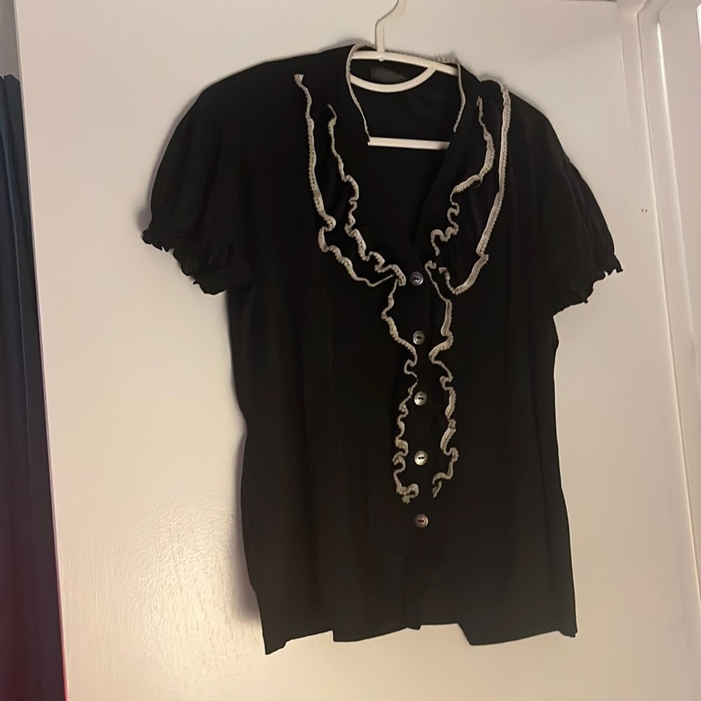 Cute black gothy work shirt! Ruffle collar